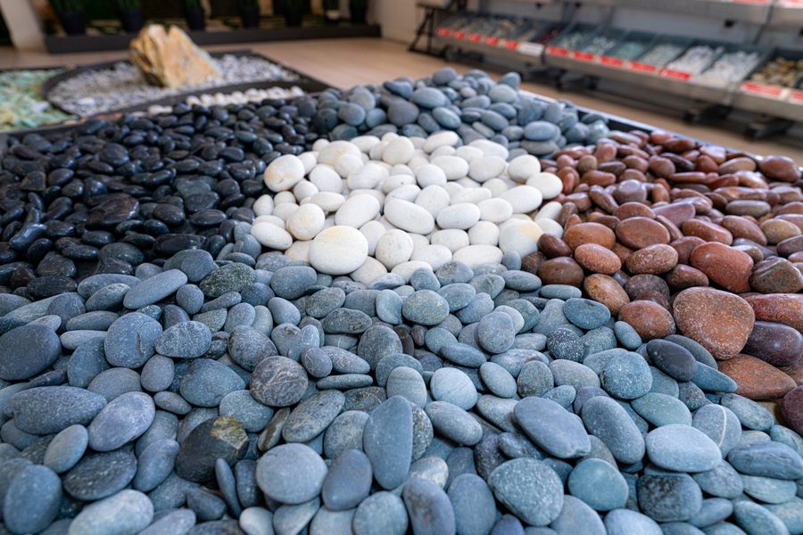 Display of many decorative pebble varieties in black, white, red and tan