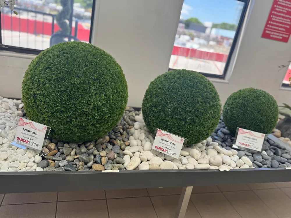 Outdoor UV-Protected Topiary Balls
